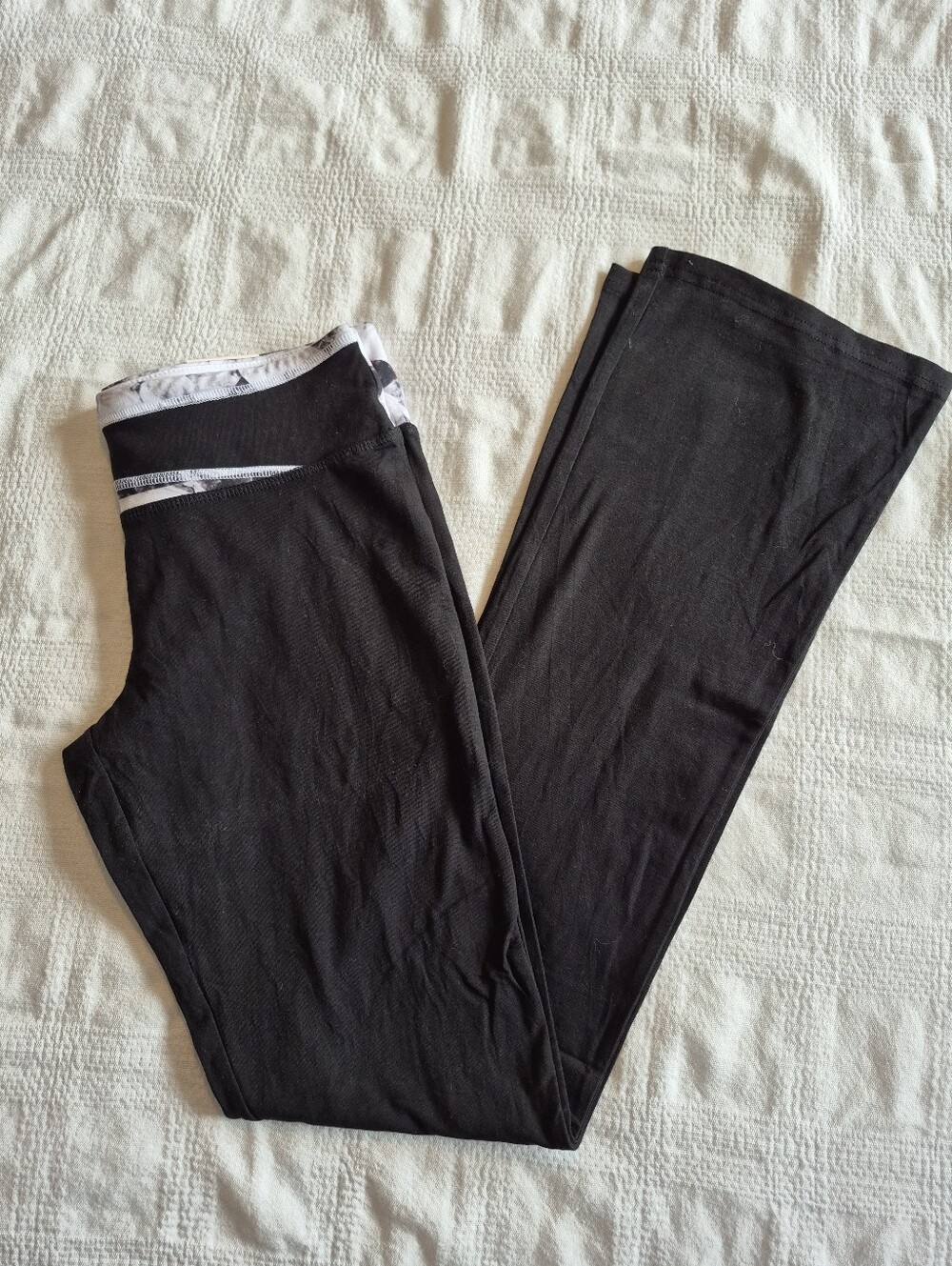 SO women's size Medium Yoga Skinny bootcut pants black white inlay NWT